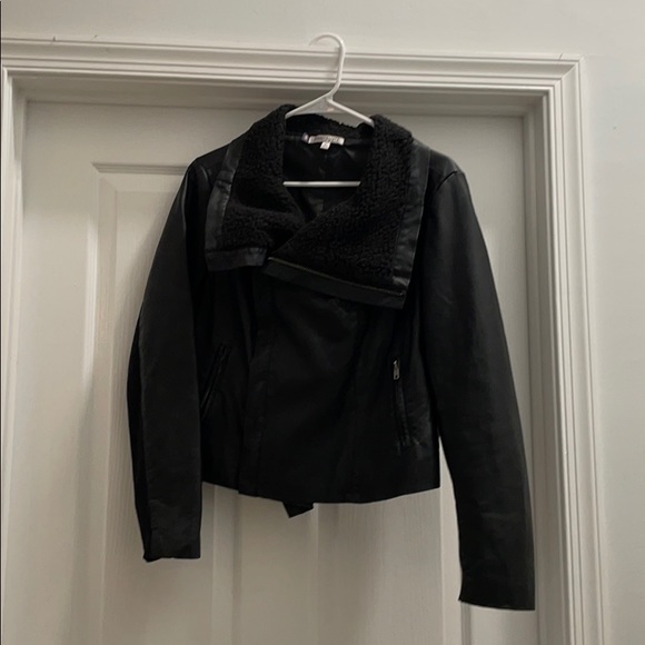 Jennifer Lopez Jackets & Blazers - Jennifer Lopez petite large black leather jacket